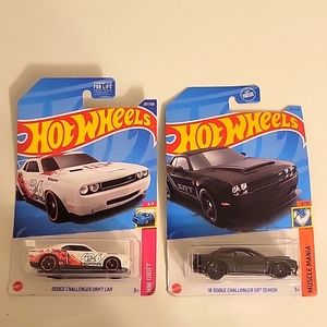 Hotwheels Mopar duo dodge challenger drift car & 18 dodge challenger srt demon